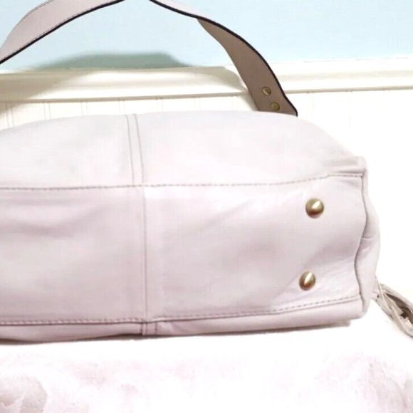 Tignanello Beige 100% Leather Large Shoulder Bag Purse Magnet Close Stud Bottom - Picture 13 of 16